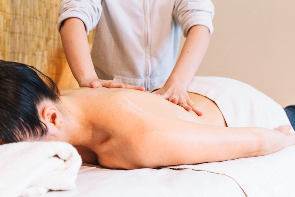 Massage toàn thân thư giãn