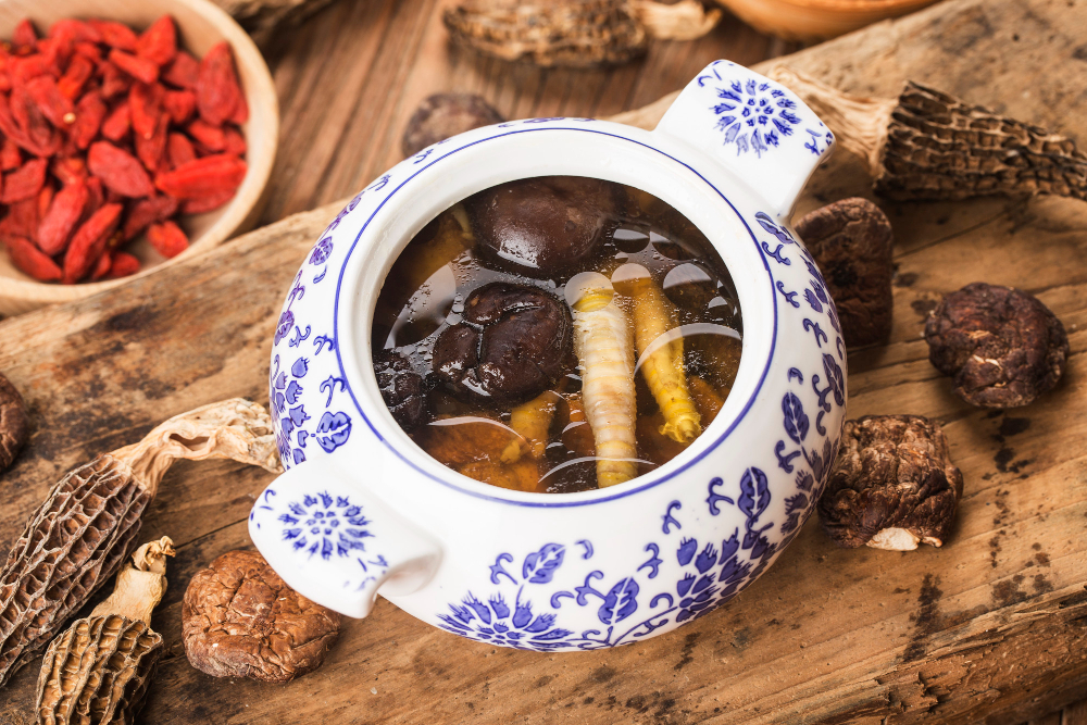 Uống Canh Thảo Dược Trị Liệu