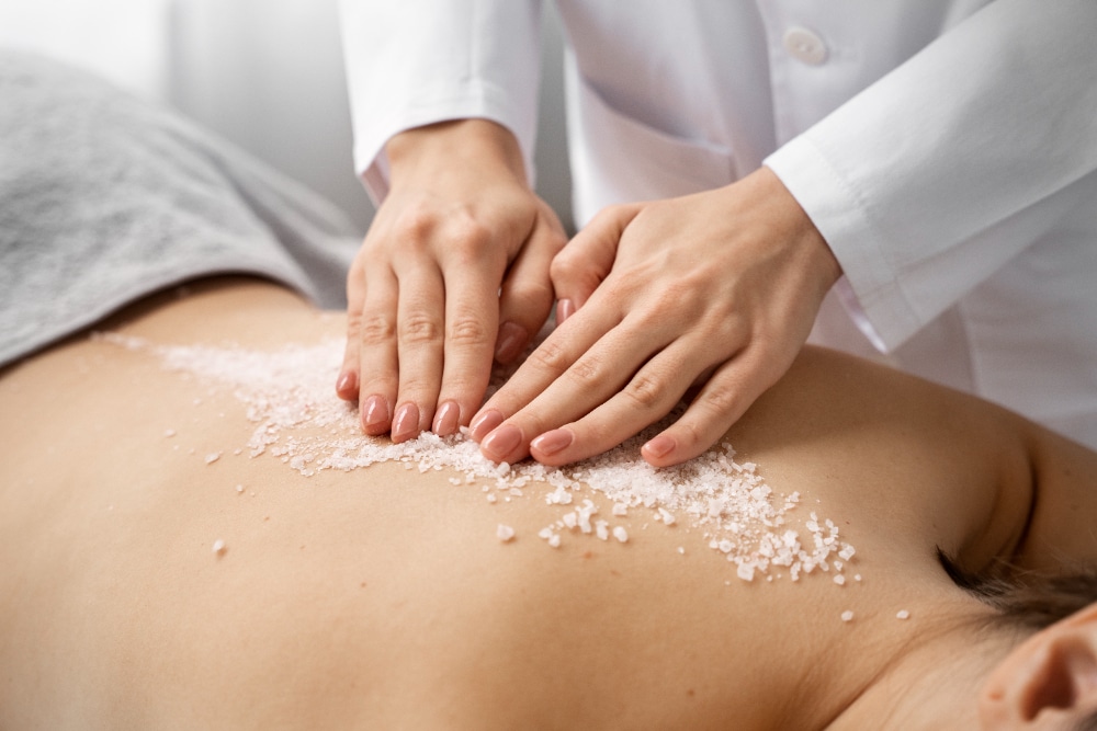 Tẩy tế bào chết, giảm thâm sạm toàn thân