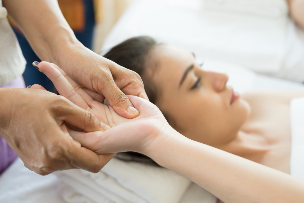 Day Huyệt Đạo Đường Kinh Bàng Quang Vùng Tay, Gáy, Vai, Lưng Trên
